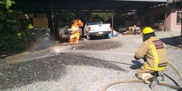 FLAMAZO PROVOCA INCENDIO DENTRO DE UNA VIVIENDA.