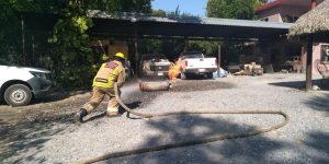 FLAMAZO PROVOCA INCENDIO DENTRO DE UNA VIVIENDA.