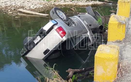 #ENVIVO #CADEREYTA ENCUENTRAN A PERSONA SIN VIDA TRAS HABER PERDIDO EL CONTROL DE SU VEHÍCULO, TERMINANDO VOLCADO DEBAJO DE UN PUENTE.