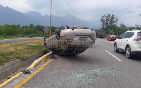 VOLCADURA DEJA A 2 PERSONAS LESIONADAS