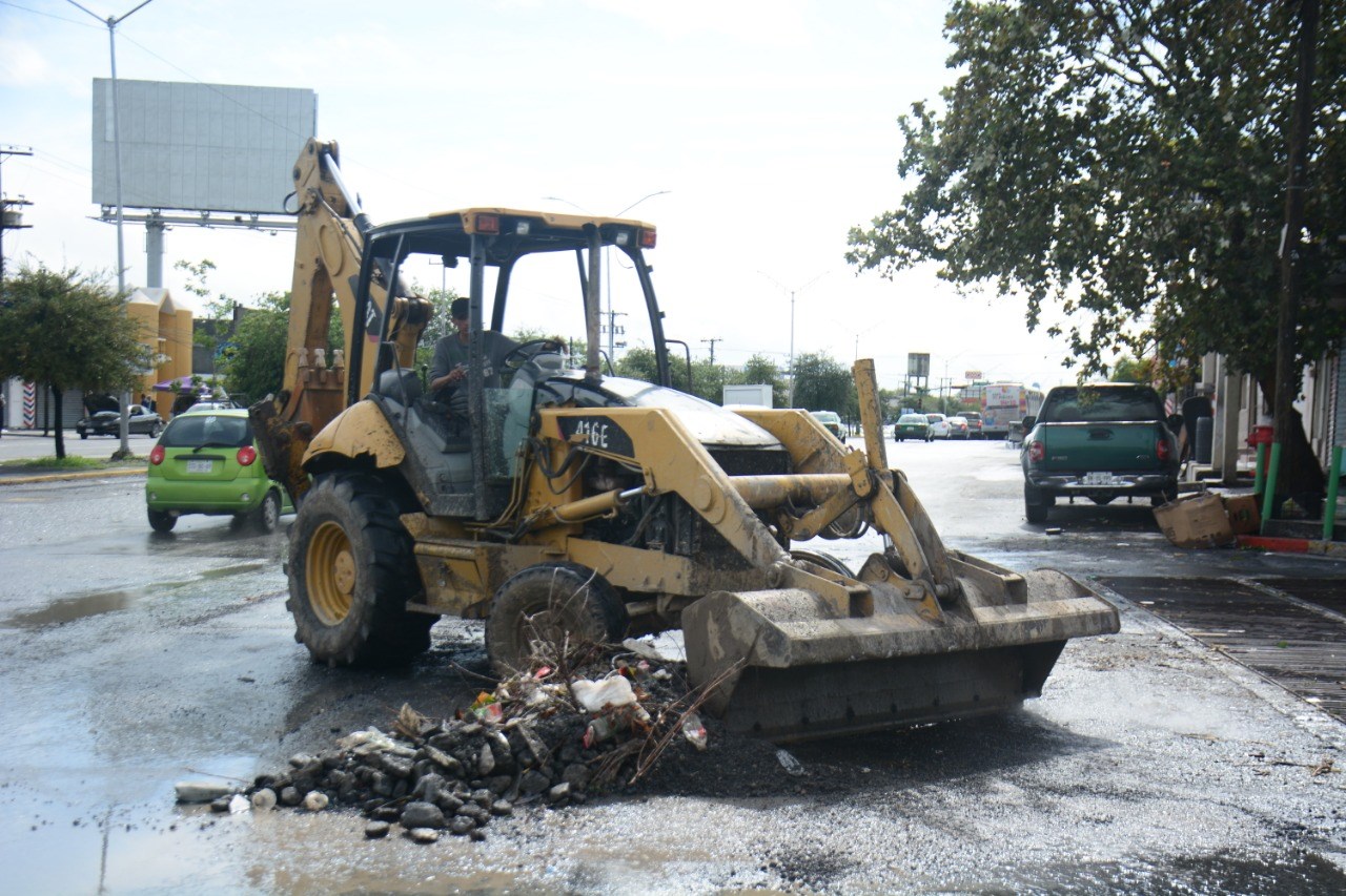 REALIZAN TRABAJOS DE LIMPIEZA EN ALCANTARILLAS EN DISTINTOS PUNTOS DEL MUNICIPIO DE GUADALUPE N.L.