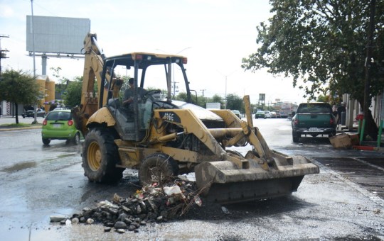 REALIZAN TRABAJOS DE LIMPIEZA EN ALCANTARILLAS EN DISTINTOS PUNTOS DEL MUNICIPIO DE GUADALUPE N.L.