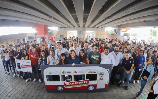 ENTREGA CRISTINA DÍAZ 2 MIL TARJETAS DE TRANSPORTE PARA ESTUDIANTES
