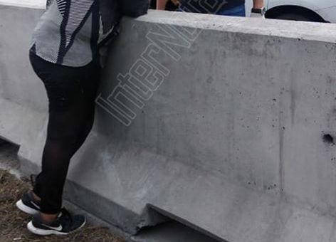 MUJER PUSO EN RIESGO SU VIDA SOBRE GARZA SADA Y MOVILIZO CUERPOS DE AUXILIO.