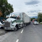 SE REGISTRA FUERTE ACCIDENTE VIAL A LA ALTURA DEL YERBANIZ EN SANTIAGO N.L.