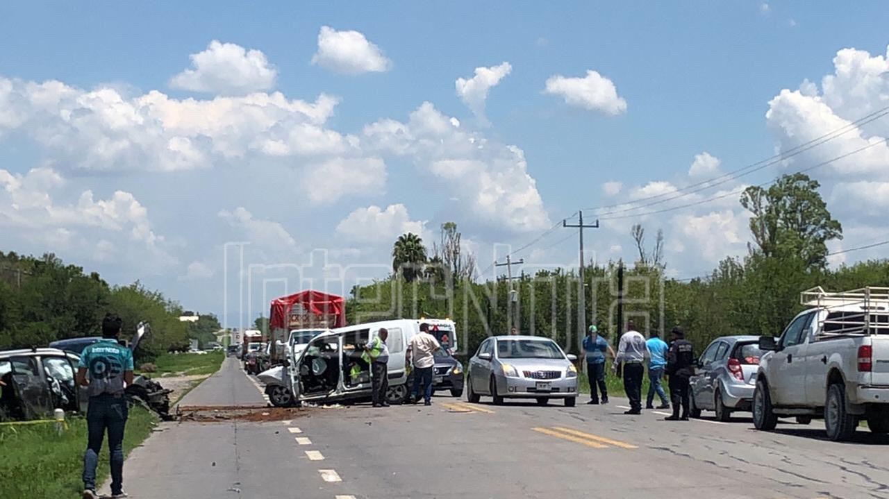 FUERTE ACCIDENTE VIAL DEJA 8 PERSONAS LESIONADAS; CADEREYTA N.L.