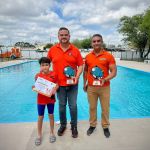 CARLOS RODRIGUEZ EL CUATE DA INICIO A LA APERTURA DE LA ALBERCA DE LA UNIDAD DEPORTIVA ALFONSO MARTINEZ DOMINGUEZ EN CADEREYTA JIMENEZ N.L