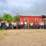 BALTAZAR MARTÍNEZ ENTREGA APOYO DE MADERA EN LOS ALDAMAS DR. COSS