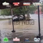 MONTERREY: CORRIENTE DE AGUA ARRASTRA CAMIONETA EN ANTIGUO CAMINO A VILLA DE SANTIAGO