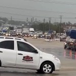 ALLENDE: INUNDACIONES DEJAN SIN PASO A VEHÍCULOS Y PROVOCAN FUERTE TRÁFICO EN EL LIBRAMIENTO